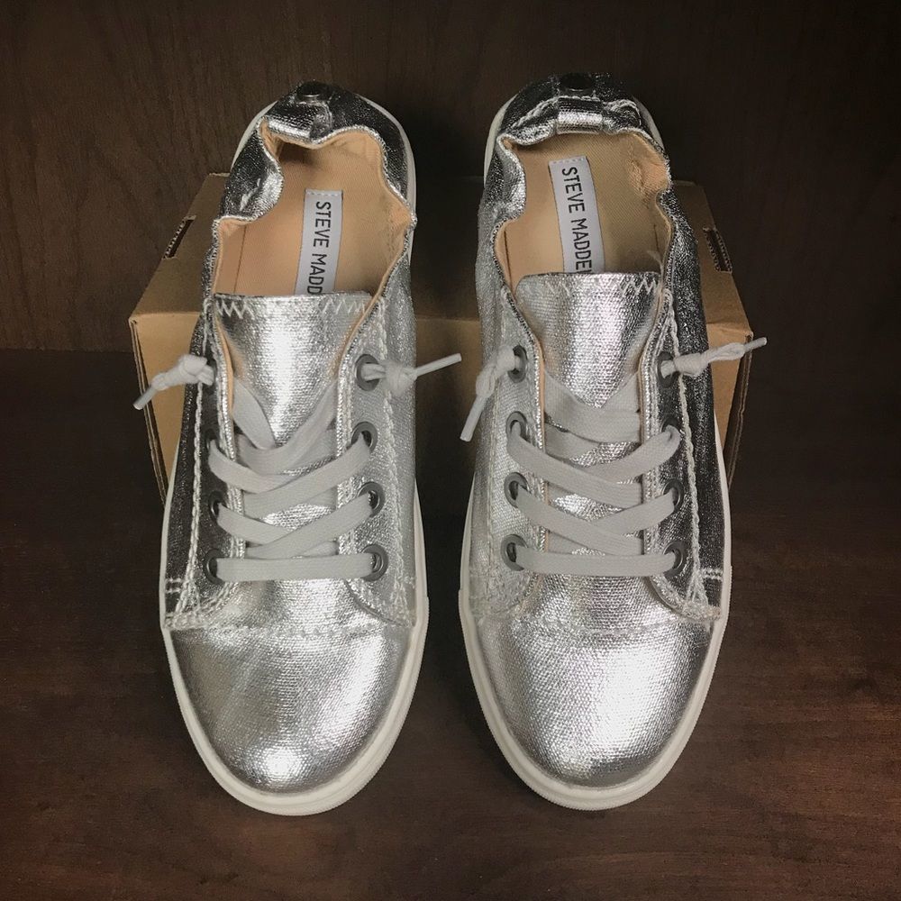 STEVE MADDEN: METALLIC SLIP ON SNEAKER